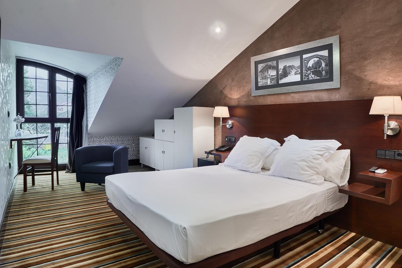 Hotel Granda Onís Buitenkant foto