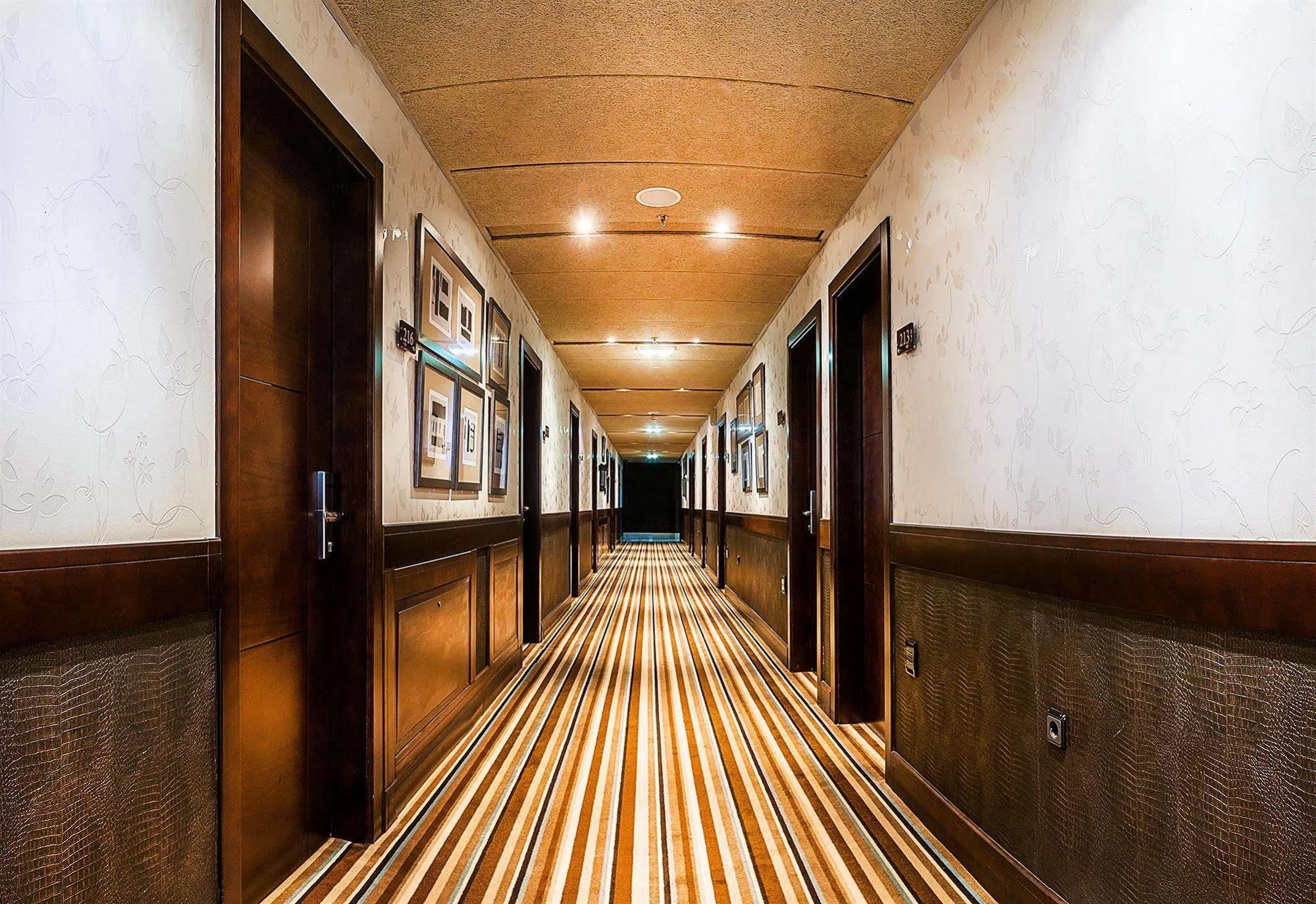 Hotel Granda Onís Buitenkant foto
